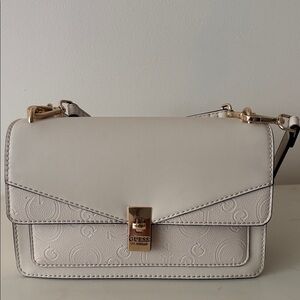 NWOT Guess Cream Bag W/ Gold Hardware